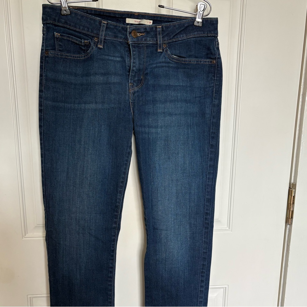 Levi's Dark Blue Skinny Jeans for Women, great quality